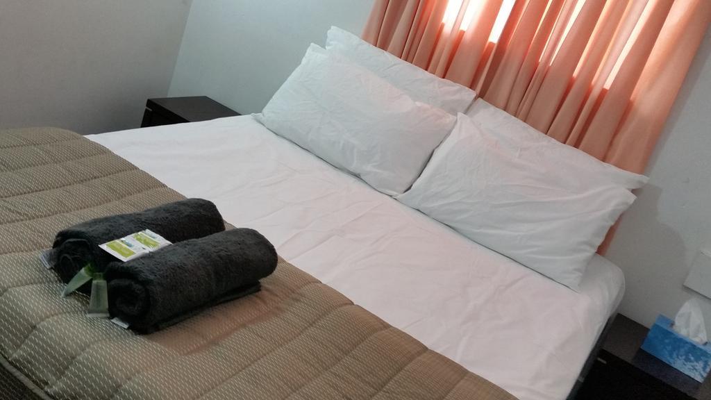 Perth City Motel Room photo