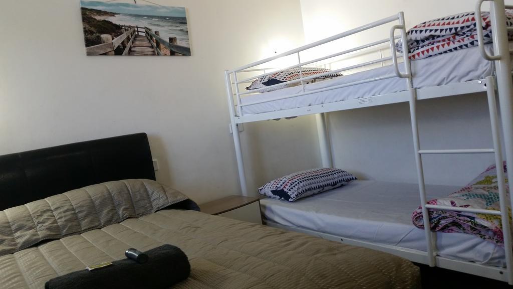 Perth City Motel Room photo