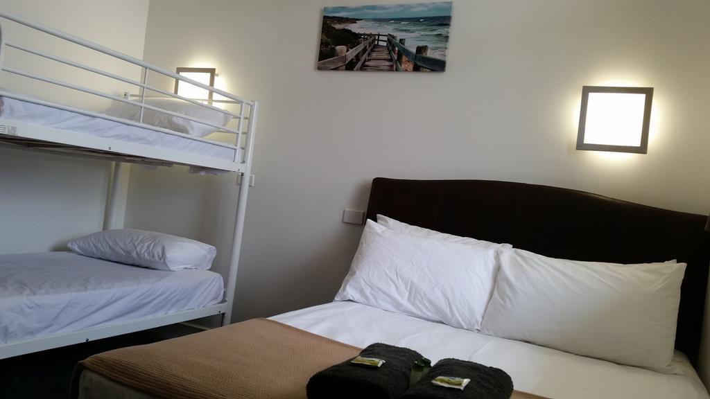 Perth City Motel Room photo